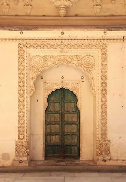 Puerta vieja en un palacio, Jodhpur, Rajasthan, India —  Fotos de Stock
