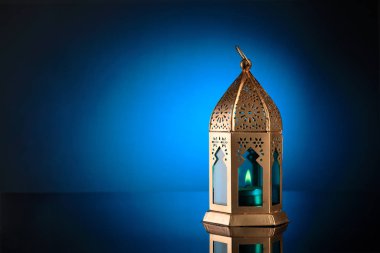 Ramazan / Bayram kutlamaları için Altın ve Mavi İslami Fener