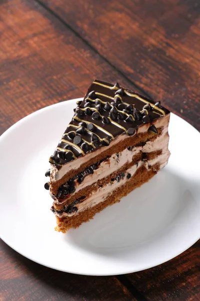 Десерт Скибочка Солодкого Торта Шоколадними Чіпсами Вершками — стокове фото