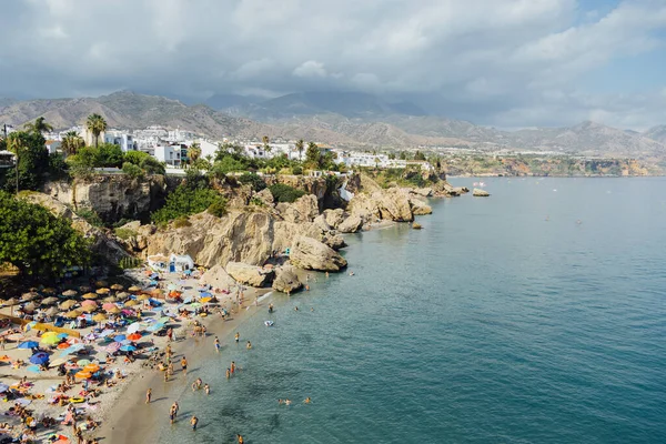 Nerja Spanien Agosto Playa Calahonda Nerja Einem Schönen Sonnigen Tag — Stockfoto