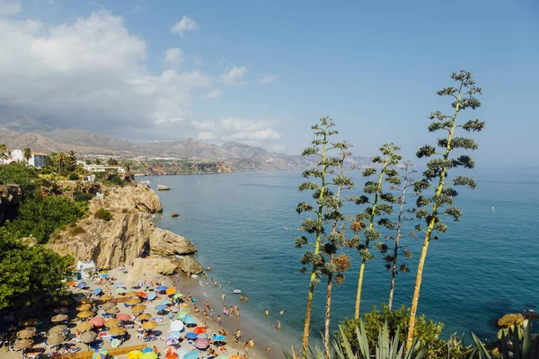 Nerja Hiszpania Agosto Playa Calahonda Nerja Piękny Słoneczny Dzień Nerja — Zdjęcie stockowe