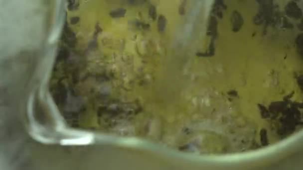 Tea being poured into glass tea — Stock Video