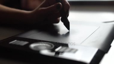 bir bilgisayar için çizim tablet ile çalışma