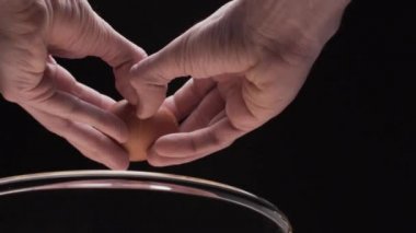 El cam kase taze yumurta çatlamak