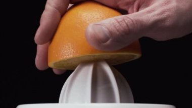 Portakal suyu adam makro çekim