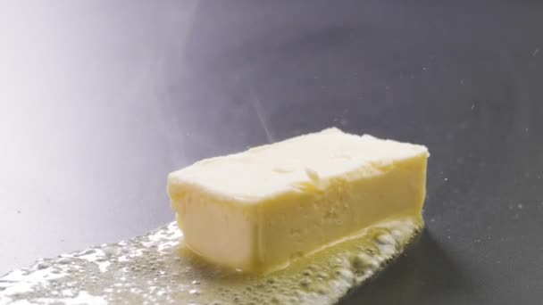 Butter Sizzling on the pan — Stock Video