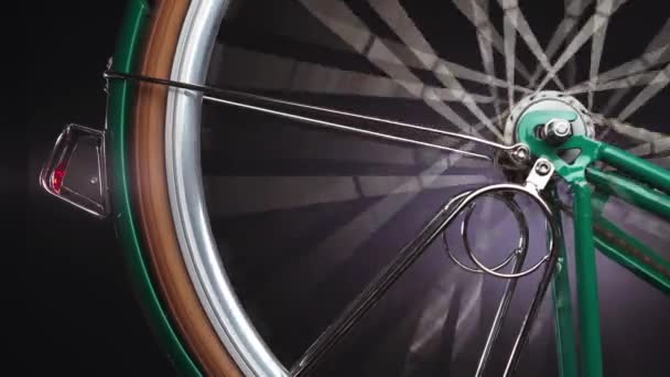 Велосипедное колесо крутится, крупным планом — стоковое видео