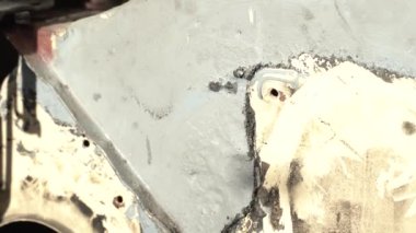 Araba boyama için hazırlanıyor.