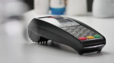 NFC sistemi kullanılarak akıllı telefon ile yapılan ödemeler