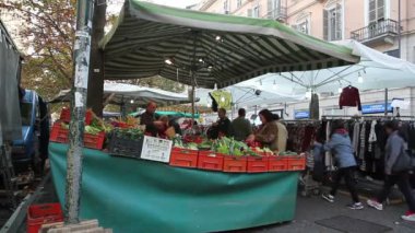 Torino İtalya 'daki Palestro Sokak Pazarı
