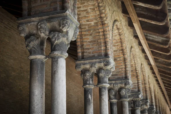 Cloister columns, Couvent des Jacobins — стокове фото