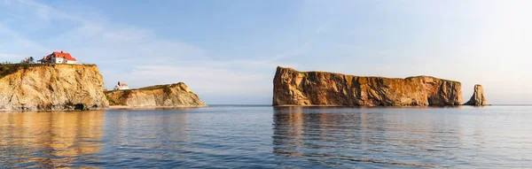 Perce скелі на півострів Gaspe — стокове фото