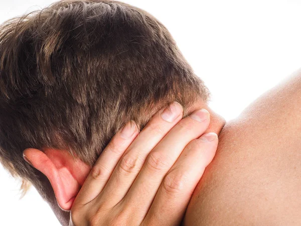 Hombre irreconocible cogido de la mano contra el cuello, con dolor, aislado — Foto de Stock