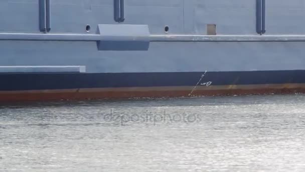 Ferry deportera en hamnen i närbild — Stockvideo