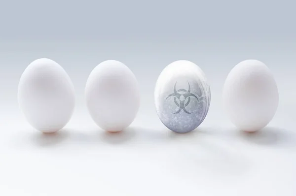 Drie witte eieren en glazig ei met water bubbels en biohazard teken — Stockfoto