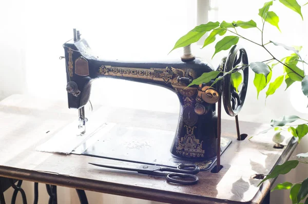 Vintage sewing machine — Stock Photo, Image