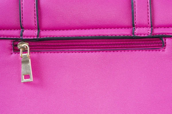 Suni deri dokulu bir fermuar ve