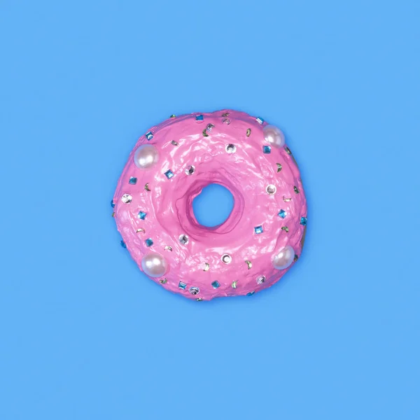 Donut on blue background — Stock Photo, Image