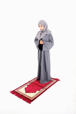 Arap Müslüman kadın dua