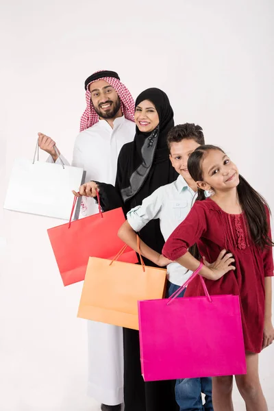Glückliche arabische Familie — Stockfoto