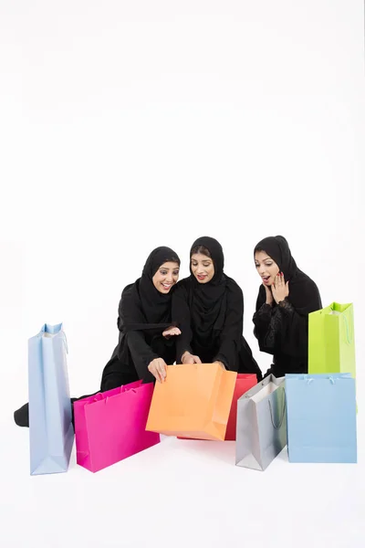 Beatuful Arab Honor Efter Shopping Vit Bakgrund — Stockfoto