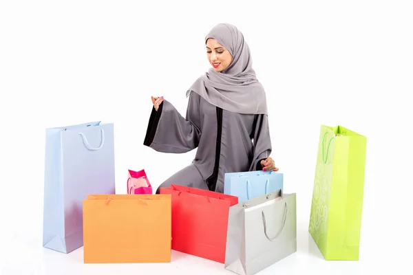 Beate Donne Arabe Dopo Shopping Sfondo Bianco — Foto Stock