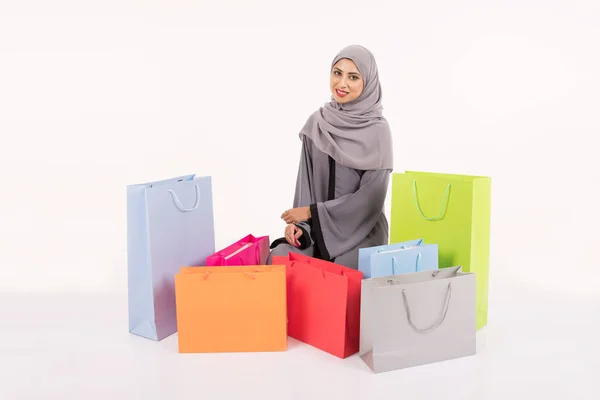 Beatuful Arabiska kvinna shopping — Stockfoto