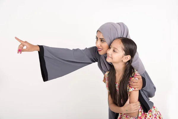 アラブの家族母娘と — ストック写真