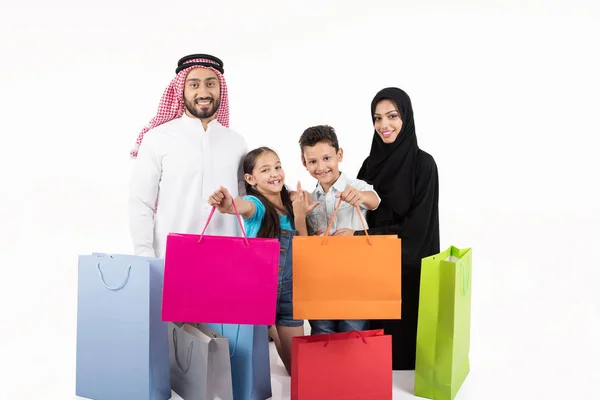 Arab Family Shopping Bags — Stock Photo, Image
