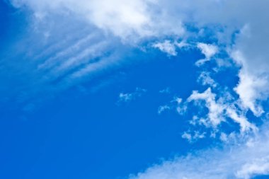 mavi gökyüzünün arkaplanı 