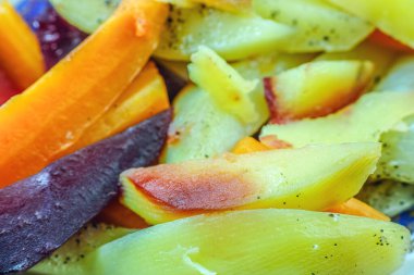 Buharda pişirilmiş sebze güveci.