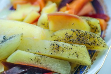 Buharda pişirilmiş sebze güveci.