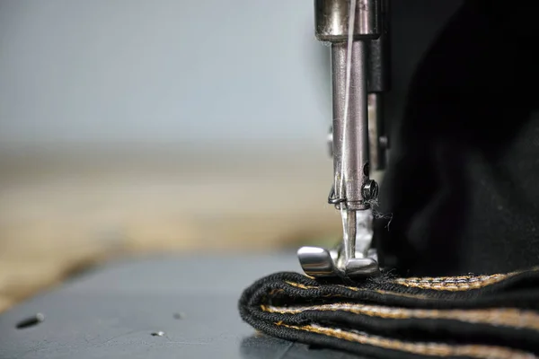 Máquina de coser con material — Foto de Stock