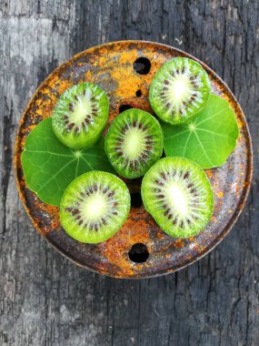taze kiwi meyveler