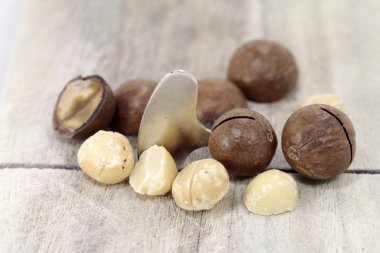 Macadamia cevizleri yakın mesafeden.