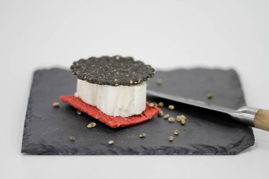 Peynirli tahıllı kraker