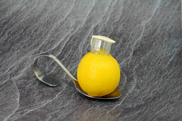 Squeeze Organic Lemon Hand — Stock Photo, Image