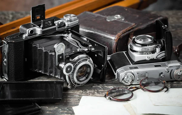 Alte Kameras in Großaufnahme lizenzfreie Stockfotos