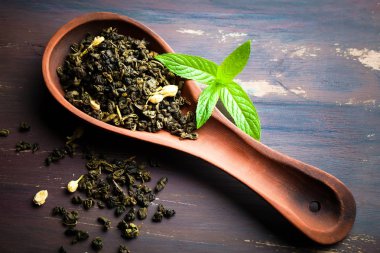 çay sıcak bir içecek olduğunu