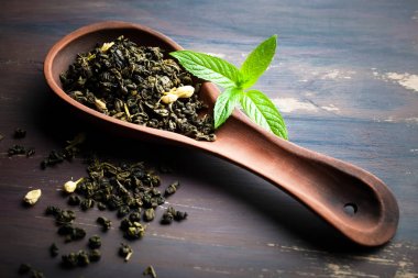 çay sıcak bir içecek olduğunu