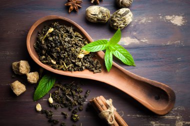 çay sıcak bir içecek olduğunu