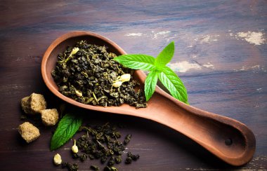 çay sıcak bir içecek olduğunu