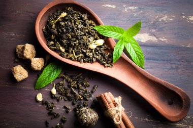 çay sıcak bir içecek olduğunu