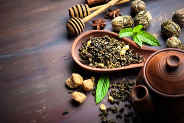 çay sıcak bir içecek olduğunu