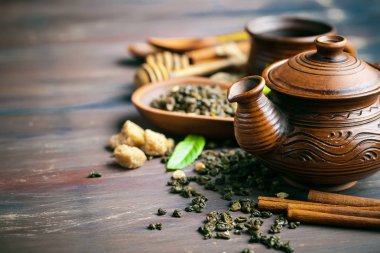 çay sıcak bir içecek olduğunu