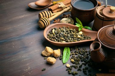 çay sıcak bir içecek olduğunu