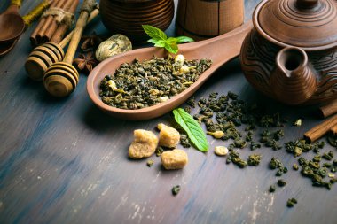 çay sıcak bir içecek olduğunu