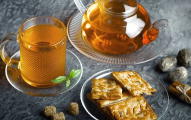 çay sıcak bir içecek olduğunu