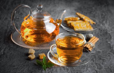 çay sıcak bir içecek olduğunu