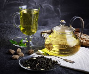 çay sıcak bir içecek olduğunu